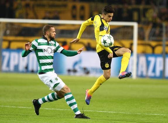 Mittwoch 02.11.2016, Saison 2016 2017, UEFA Champions League, Vorrunde Gruppenphase, 4. Spieltag im Dortmunder Signal Iduna Park, BVB 09 Borussia Dortmund - Sporting CP Lissabon, Luc Castaignos (SCP) gegen Marc Bartra (BVB), v.l.