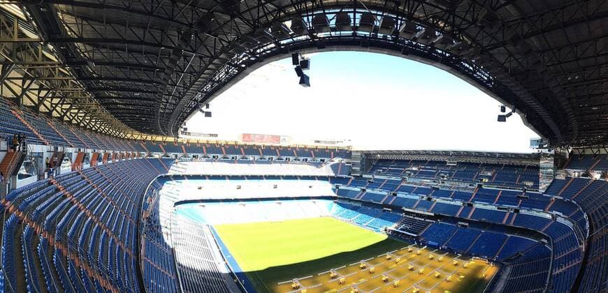 2.11.2016 Madrid, Spanien, Estadio Santiago Bernabeu Stadion Santiago Bernabeu ist das Heimstadion des FC Real Madrid Blick ins Stadion und die leeren Zuschauerränge