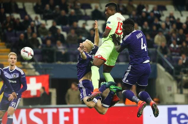 Anderlecht s Olivier Deschacht, Mainz forward Jhon Cordoba and Anderlecht s Kara Mbodji fight for the ball during a soccer game between Belgian team RSC Anderlecht and German club 1. FSV Mainz 05, Thursday 03 November 2016 in Brussels, the fourth game of the group stage of the Europa League competition in the group C. VIRGINIExLEFOUR  x04971614x