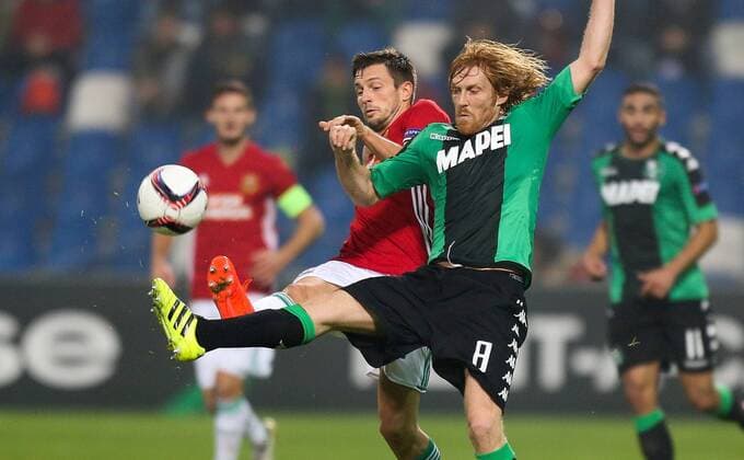 SOCCER - EL, Sassuolo vs Rapid REGGIO EMILIA,ITALY,03.NOV.16 - SOCCER - UEFA Europa League, group stage, US Sassuolo Calcio vs SK Rapid Wien. Image shows Thomas Schrammel (Rapid) and Davide Biondini (Sassuolo). Keywords: Wien Energie. GEPAxpictures xPhilippxBrem