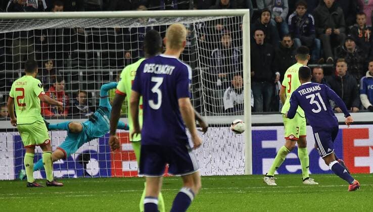 03.11.2016, xjhx, Fussball UEFA Europa League, RSC Anderlecht - FSV Mainz 05, emspor, v.l. Jonas Loessl (FSV Mainz 05), Youri Tielemans (RSC Anderlecht) Goal scored, Tor zum 3:1 Anderlecht