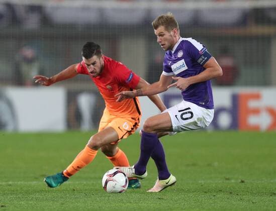 SOCCER - EL, A.Wien vs Roma VIENNA,AUSTRIA,03.NOV.16 - SOCCER - UEFA Europa League, group stage, FK Austria Wien vs AS Roma. Image shows Kevin Strootman (Roma) and Alexander Gruenwald (A.Wien). GEPAxpictures xChristianxOrt