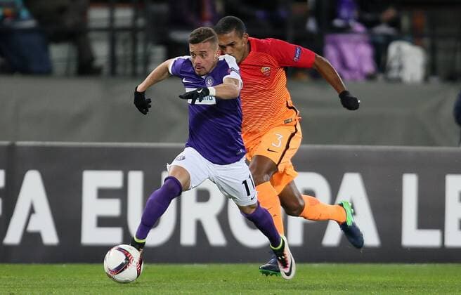 SOCCER - EL, A.Wien vs Roma VIENNA,AUSTRIA,03.NOV.16 - SOCCER - UEFA Europa League, group stage, FK Austria Wien vs AS Roma. Image shows Lucas Venuto (A.Wien) and Juan (Roma). GEPAxpictures xMarioxKneisl