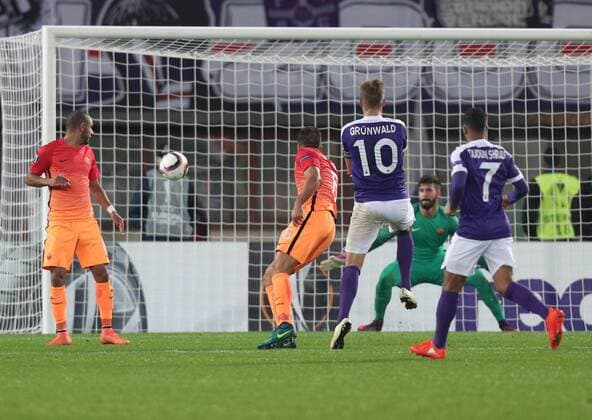 SOCCER - EL, A.Wien vs Roma VIENNA,AUSTRIA,03.NOV.16 - SOCCER - UEFA Europa League, group stage, FK Austria Wien vs AS Roma. Image shows Bruno Peres, Daniele de Rossi (Roma), Alexander Gruenwald and Ismael Tajouri (A.Wien).Keywords: goal. GEPAxpictures xChristianxOrt