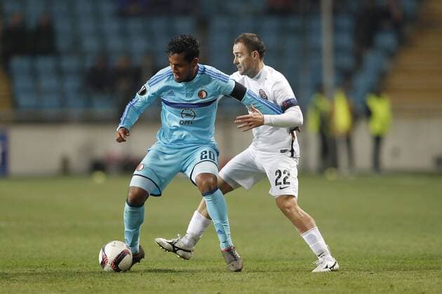 (L-R) Renato Tapia of Feyenoord, Zeljko Ljubenovic of FC Zorya Luhanskduring the Europa League group A match between Zorya Luhansk and Feyenoord on Novemer 3, 2016 at the Chernomorets stadium in Odessa, Ukraine. Zorya Luhansk v Feyenoord UEFA Europa League 2016 2017 xVIxxIVx 6516654