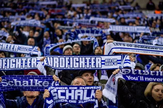 Schalker Fans mit Eurofighter Schal beim Europa League Spiel zwischen FC Schalke 04 vs FC Krasnodar am 03.11.2016 Gelsenkirchen Copyright: xSchuelerx xEibnerx-xPressefotox