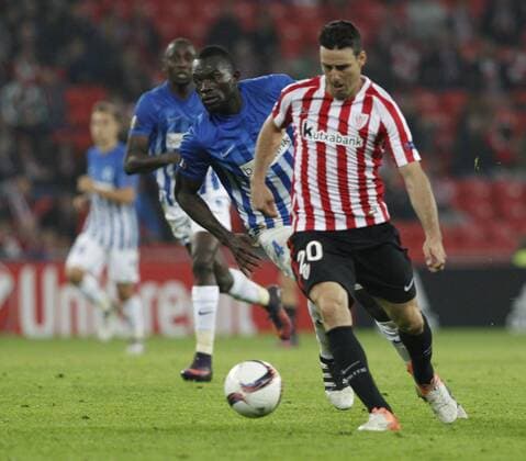 DAVID S. BUSTAMANTE 03 11 2016 BILBAO PAIS VASCO Partido de la 4 Jornada de la Fase de Grupos de la Uefa Europa League entre el Athletic de Bilbao y el KRC Genk en el Estadio de San Mames. Aritz Aduriz junto a Colley FC Sevilla vs Dynamo Kiew - Football Champions League  xDAVIDxS.xBUSTAMANTEx xx