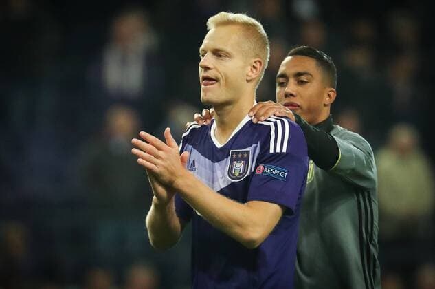 Anderlecht s Olivier Deschacht and Anderlecht s Youri Tielemans celebrate after winning a soccer game between Belgian team RSC Anderlecht and German club 1. FSV Mainz 05, Thursday 03 November 2016 in Brussels, the fourth game of the group stage of the Europa League competition in the group C. VIRGINIExLEFOUR  x04971890x