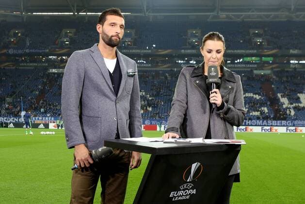 03.11.2016 - Kevin Kuranyi (ehemaliger Spieler beim FC Schalke 04) und Laura Wontorra (Moderatorin bei 1) beim Europa League Gruppenspiel (Saison 2016 17) FC Schalke 04 - FK Krasnodar.