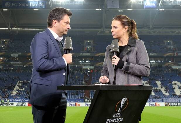03.11.2016 - Christian Heidel (Manager) und Laura Wontorra (Moderatorin bei 1) beim Europa League Gruppenspiel (Saison 2016 17) FC Schalke 04 - FK Krasnodar.