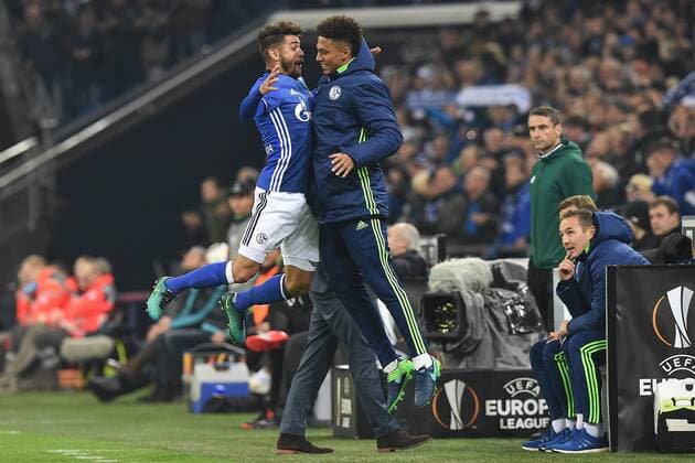 Fußball Europa League Gruppenphase 4. Spieltag Schalke 04 - FC Krasnodar am 03.11.2016 in der Veltins Arena in Gelsenkirchen Torjubel zum 1:0 durch Junior Caicara ( Schalke ), links - Thilo Kehrer ( Schalke ), rechts xRx