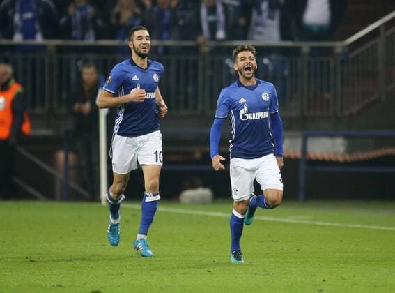 03.11.2016, Fussball UEFA Europa League, 2016 17, 4. Spieltag, FC Schalke 04 - FK Krasnodar, ubel Junior Caicara (Schalke 04), re., und Nabil Bentaleb (Schalke 04)