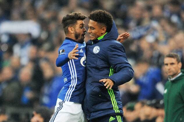 Bilder des Tages - SPORT V.l.n.r. Torschuetze Junior Caicara jubelt mit Thilo Kehrer ( beide Schalke 04 ) ueber seinen Treffer zum 1 : 0. 03.11.2016 --- Fussball --- Europaleague --- Schalke 04 vs FK Krasnodar Gelsenkirchen Copyright: xThienel Eibner-Pressefotox EP_TTL