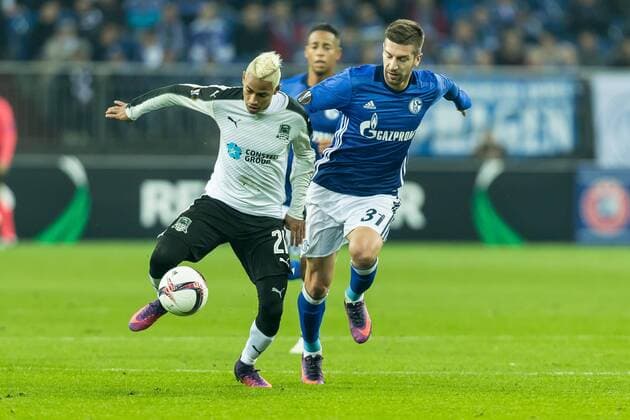 Gelsenkirchen, Germany 03.11.2016, UEFA Europa League - 2016 17 Season, Gruppenphase, 4. Spieltag - Matchday 4, FC Schalke 04 - FC Krasnodar, Matija Nastasic (S04) gegen Ricardo Laborde ( DeFodi048