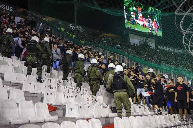 Fußball, EL, Polizei gerift im Lüttich Fanblock ein, Panathinaikos Athen - Standard Lüttich Standard s supporters pictured during a soccer game between Greek club Panathinaikos F.C. and Belgian team Standard de Liege in Athens, Greece, Thursday 03 November 2016, the fourth game of the group stage of the Europa League competition in Group G. NICOLASxLAMBERT  x04972027x