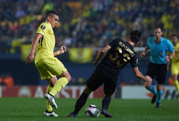 November 3, 2016 - Villarreal, Castellon, Spain - Rafael Santos Borre of Villarreal CF in action against Muhammed Bayir of Osmanlispor FK during the UEFA Europa League Group L football match between Villarreal CF and Osmanlispor FK at El Madrigal Stadium, on November 3, 2016. Villarreal CF v Osmanlispor - UEFA Europa League  - ZUMAn230 20161103_zaa_n230_020