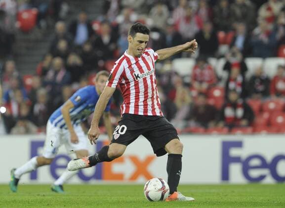 Aduriz logra uno de sus cinco goles. Europa League match between Athletic and Genk. In this picture, Aduriz scores one of their five goals. xJuanxEcheverríax 