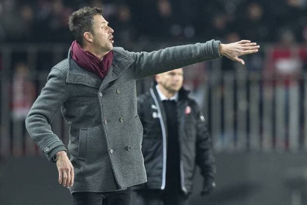 From left: coach of Sparta David Holoubek and coach of Hapoel Barak Bakhar during the European league match AC Sparta Praha vs Hapoel Beer-Sheva FC in Prague, Czech Republic, November 3, 2016. (CTKxPhoto MichalxKamaryt) CTKPhotoP201611031219501  kmt 6