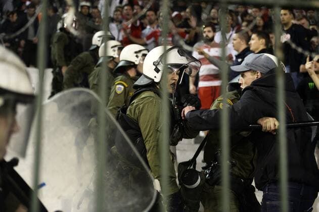 ATHENS - NOVEMBER 3 : illustration picture of troubles with the fans of Standard and the greek police pictured during Uefa Europa League group G between Standard of Liege and FC panathinaikos - violence supporters - police FOOTBALL : panathinaikos FC v Standard - Uefa Europa League - 03 11 2016 PHOTONEWS PANORAMIC 