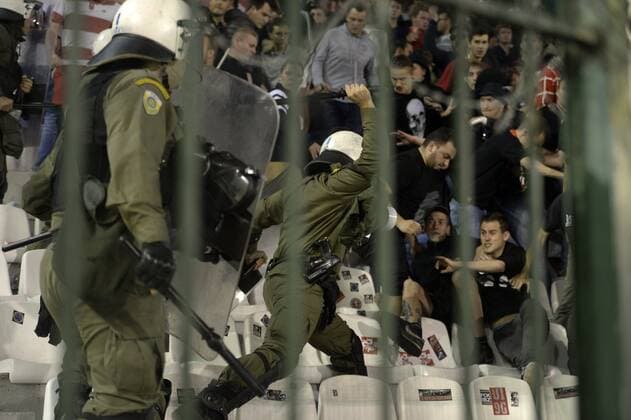 ATHENS - NOVEMBER 3 : illustration picture of troubles with the fans of Standard and the greek police pictured during Uefa Europa League group G between Standard of Liege and FC panathinaikos - violence supporters - police FOOTBALL : panathinaikos FC v Standard - Uefa Europa League - 03 11 2016 PHOTONEWS PANORAMIC 
