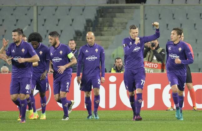 Fußball, EL, AC Florenz - Slovan Liberec IPP20161103 Football - soccer: UEFA Europa League 2016 2017, AC Florenz - Slovan Liberec, l esultanza di Josip Ilicic insiema ai compagni dopo il gol del momenataneo 1 a 0 xHOCHxZWEIx xItalyxPhotoxPressx 