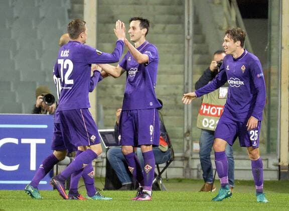 Fußball, EL, AC Florenz - Slovan Liberec IPP20161103 Football - soccer: UEFA Europa League 2016 2017, AC Florenz - Slovan Liberec, l esultanza di Josip Ilicic con Nikola Kalinic sotto lo sguardo di Federico Chiesa xHOCHxZWEIx xItalyxPhotoxPressx 