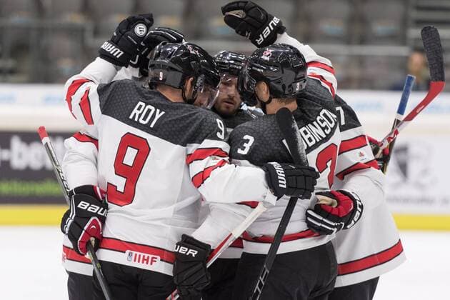 Im Bild Kanada bejubelt das Tor zum 1:0 von Mat ROBINSON (Kanada, 3) xmfx