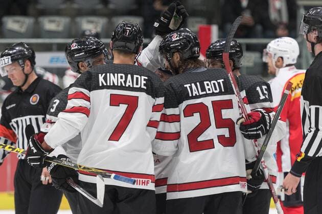 Im Bild Kanada bejubelt das Tor von Geoff KINRADE (Kanada, 7) zum 2:0 xmfx