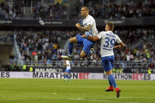 Malaga CF s striker Sandro Ramírez (L) celebrates aftre scoring against Sporting Gijon during their Spanish Primera Division League s match played at La Rosaleda stadium in Malaga, southern Spain, 04 November 2016. Malaga vs. Sporting !ACHTUNG: NUR REDAKTIONELLE NUTZUNG!  20161104-636138996565619799