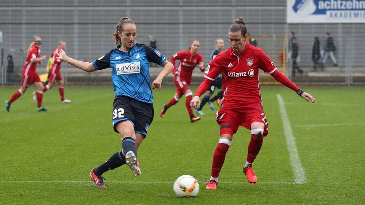v.li.: Tamar Dongus (TSG, 32), Simone Laudehr (FCB, 21), Fussball, Allianz Frauen-Bundesliga, TSG 1899 Hoffenheim - FC Bayern München, xozx