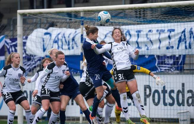 Fussball Frauen 1.Bundesliga 05.11.2016 Potsdam Karl Liebknecht Stadion 1 FFC Turbine Potsdam geg FF USV Jena 1 : 0 vlnr Maren TELLENBROEKER ( TELLENBRÖKER ) 23 USV Jana SEDLACKOVA 12 USV Bianca SCHMIDT 20 Turbine geg Julia ARNOLD 31 USV