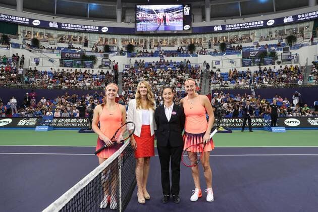 ZHUHAI, CHINA - NOVEMBER 06: Elina Svitolina of Ukraine (L1), German former tennis player Steffi Graf (L2) and Petra Kvitova (R1) of the Czech Republic participate in the toss before the women s singles final match on Day six of the 2016 WTA Tennis Damen Elite Trophy Zhuhai at Zhuhai Hengqin International Tennis Centre on November 6, 2016 in Zhuhai, Guangdong Province of China.  CFP495080025 