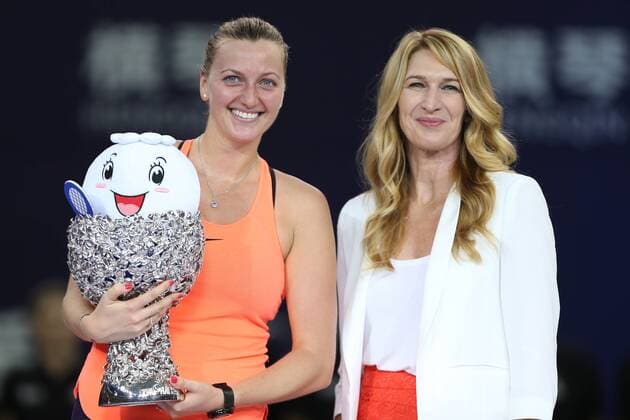 ZHUHAI, CHINA - NOVEMBER 06: Petra Kvitova (L) of the Czech Republic poses with German former tennis player Steffi Graf after winning the women s singles final match against Elina Svitolina of Ukraine on Day six of the 2016 WTA Tennis Damen Elite Trophy Zhuhai at Zhuhai Hengqin International Tennis Centre on November 6, 2016 in Zhuhai, Guangdong Province of China.  CFP495078579 