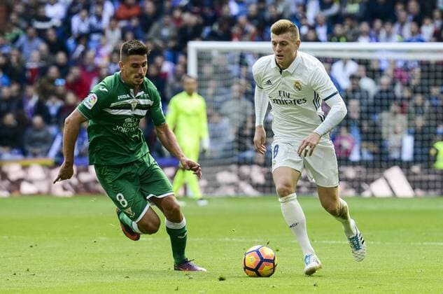 Real Madrid s player Toni Kroos and Leganes s player Gabriel Appelt Pires during a match of La Liga at Santiago Bernabeu Stadium in Madrid. November 06, Spain. 2016.  (20161106013)