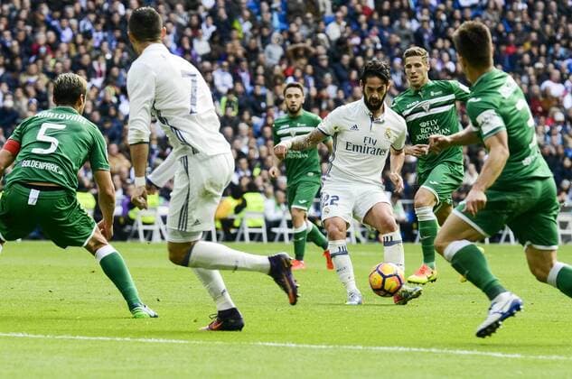 Real Madrid s player Francisco Roman Isco and Cristiano Ronaldo Leganes s player Martin Maximiliano Mantovani and Unai Bustinza during a match of La Liga at Santiago Bernabeu Stadium in Madrid. November 06, Spain. 2016.  (20161106014)