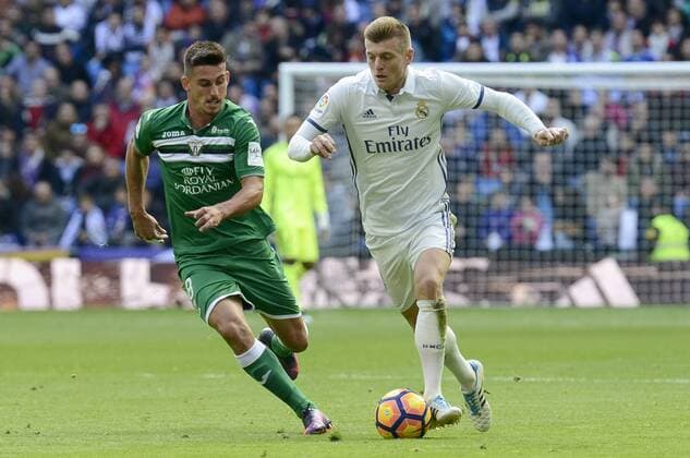 Real Madrid s player Toni Kroos and Leganes s player Gabriel Appelt Pires during a match of La Liga at Santiago Bernabeu Stadium in Madrid. November 06, Spain. 2016.  (20161106057)