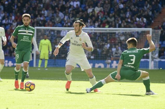 Real Madrid s player Gareth Bale and Leganes s player Unai Lopez and Unai Bustinza during a match of La Liga at Santiago Bernabeu Stadium in Madrid. November 06, Spain. 2016.  (20161106041)
