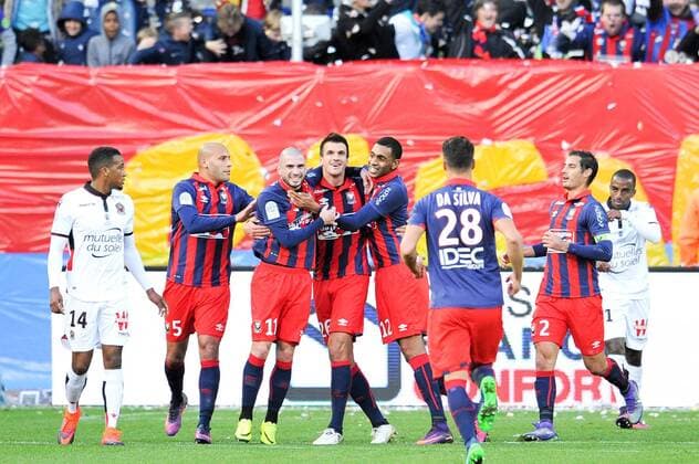 26 IVAN SANTINI (caen) - 11 VINCENT BESSAT (caen) - 12 RONNY RODELIN (caen) - 05 Alaeddine YAHIA (caen) - 02 NICOLAS SEUBE (caen) - JOIE FOOTBALL : SM Caen vs OGC Nice - Ligue 1 - 06 11 2016 FEP Panoramic 
