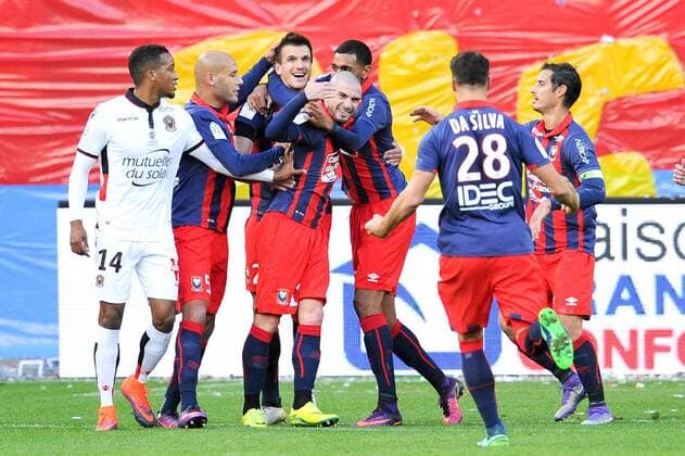 26 IVAN SANTINI (caen) - 11 VINCENT BESSAT (caen) - 05 Alaeddine YAHIA (caen) - 02 NICOLAS SEUBE (caen) - Fussball Frankreich, Ligue 1, SM Caen vs. OGC Nice - 06 11 2016 FEP Panoramic 