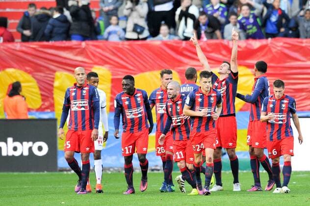 26 IVAN SANTINI (caen) - 11 VINCENT BESSAT (caen) - 05 Alaeddine YAHIA (caen) - 17 Jean Victor MAKENGO (caen) - Fussball Frankreich, Ligue 1, SM Caen vs. OGC Nice - 06 11 2016 FEP Panoramic 