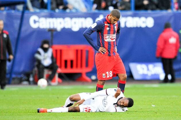 14 ALASSANE PLEA (nice) - 18 Jordan ADEOTI (caen) - BLESSURE - Fussball Frankreich, Ligue 1, SM Caen vs. OGC Nice - 06 11 2016 FEP Panoramic 