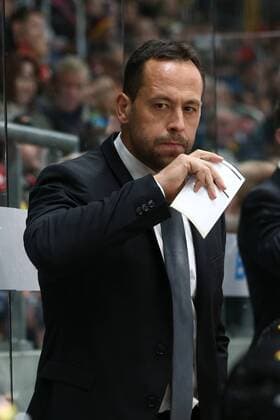 06.11.2016 - Eishockey - Saison 2016 2017 - Länderspiel Deutschland Cup: Deutschland - Kanada - MaWi - Marco Sturm (Trainer Deutschland) Einzelbild