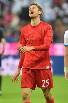 Thomas MUELLER (MÜLLER,Bayern Muenchen),Enttaeuschung, Frust,enttaeuscht, frustriert,niedergeschlagen nach Spielende,Aktion,Einzelbild, angeschnittenes Einzelmotiv,Halbfigur,halbe Figur. Fussball 1. Bundesliga, 10. Spieltag, FC Bayern Muenchen (M)-TSG 1899 Hoffenheim 1-1, am 05.11.2016 in Muenchen Deutschland, A L L I A N Z A R E N A.