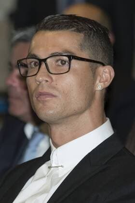 Bilder des Tages - SPORT November 7, 2016 - Madrid, Spain - Real Madrid s Portuguese forward Cristiano Ronaldo during the official presentation of Ronaldo s contract renewal, in the presidential box at the Santiago Bernabeu stadium in Madrid on November 7, 2016. Cristiano Ronaldo Signs New Contract at Real Madrid  - ZUMAn230 20161107_zaa_n230_063