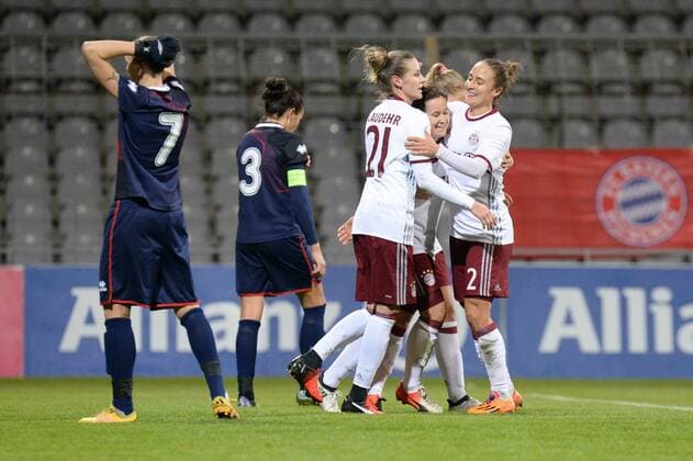 v.li.: Ekaerina DMITRENKO (FK Rossiyanka, Rossijanka, 7) Anna KOZHNIKOVA (FK Rossiyanka, Rossijanka, 3) enttäuscht schauend, Enttäuschung, Frustration, disappointed, pessimistisch Simone Laudehr (FC Bayern München, FCB, 21) Nicole Rolser (FC Bayern München, FCB, 29) Gina Lewandowski (FC Bayern München, FCB, 2) mit Torjubel, Jubel, Torjubel, Torerfolg, celebrate the goal, goal, celebration, Jubel ueber das Tor zum 2:0 durch Nicole Rolser (FC Bayern München, FCB, 29) , optimistisch, Action, Aktion , Fussball, UEFA Women s Champions League, FC Bayern München - FK Rossiyanka, xslx