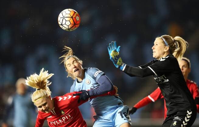 Jane Ross of Manchester City Women challenges Abel Katrine Louise of Brondby IF during the Women s Champions League last 16 tie, first leg between Manchester City Women and Brondby IF at the Academy Stadium. Photo credit should read: Lynne Cameron Sportimage EDITORIAL USE ONLY. No use with unauthorised audio, video, data, fixture lists, club league logos or live services. Online in-match use limited to 120 images, no video emulation. No use in betting, games or single club league player publications.
