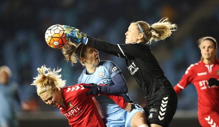 Jane Ross of Manchester City Women challenges Abel Katrine Louise of Brondby IF during the Women s Champions League last 16 tie, first leg between Manchester City Women and Brondby IF at the Academy Stadium. Photo credit should read: Lynne Cameron Sportimage EDITORIAL USE ONLY. No use with unauthorised audio, video, data, fixture lists, club league logos or live services. Online in-match use limited to 120 images, no video emulation. No use in betting, games or single club league player publications.