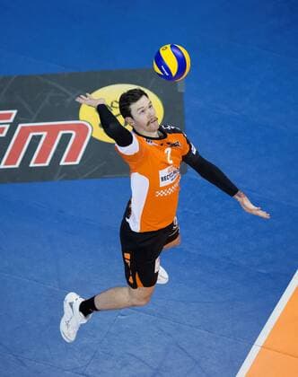 Berlin, Deutschland, 10.11.2016: Volleyball DVV Pokal Viertelfinale Saison 2016 2017 - Berlin Recycling Volleys - SVG Lueneburg. Steven Marshall (BR Volleys 2)