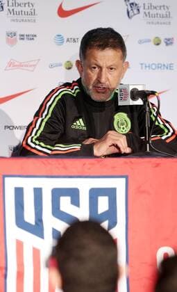 Mexico s coach, Colombian Juan Carlos Osorio, delivers a press conference PK Pressekonferenz at Mapfre stadium in Columbus, Ohiom United States, 10 November 2016. Mexico will face the US during the FIFA 2018 World Cup Russia Qualifiers tomorrow. MEXICO S PRESS CONFERENCE !ACHTUNG: NUR REDAKTIONELLE NUTZUNG!  OHI001 20161111-636144197133988559