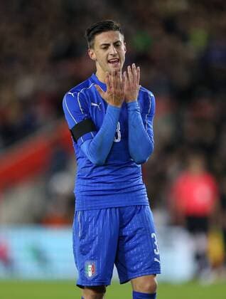 Italy s Antonio Barreca in action during the Under 21 International Friendly Länderspiel match at the St Mary s Stadium, Southampton. Picture date November 10th, 2016 Pic David Klein Sportimage EDITORIAL USE ONLY. No use with unauthorised audio, video, data, fixture lists, club league logos or live services. Online in-match use limited to 120 images, no video emulation. No use in betting, games or single club league player publications.